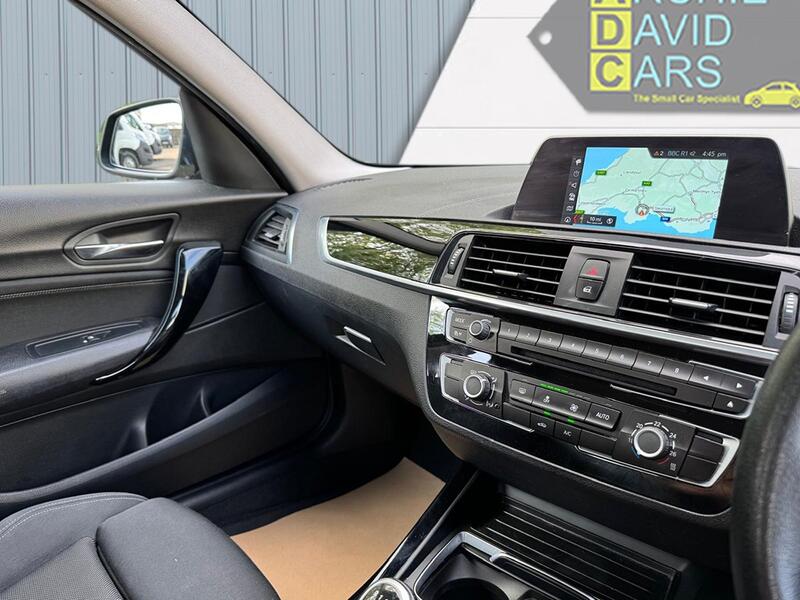 BMW 1 SERIES